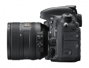Nikon D610 widok z boku